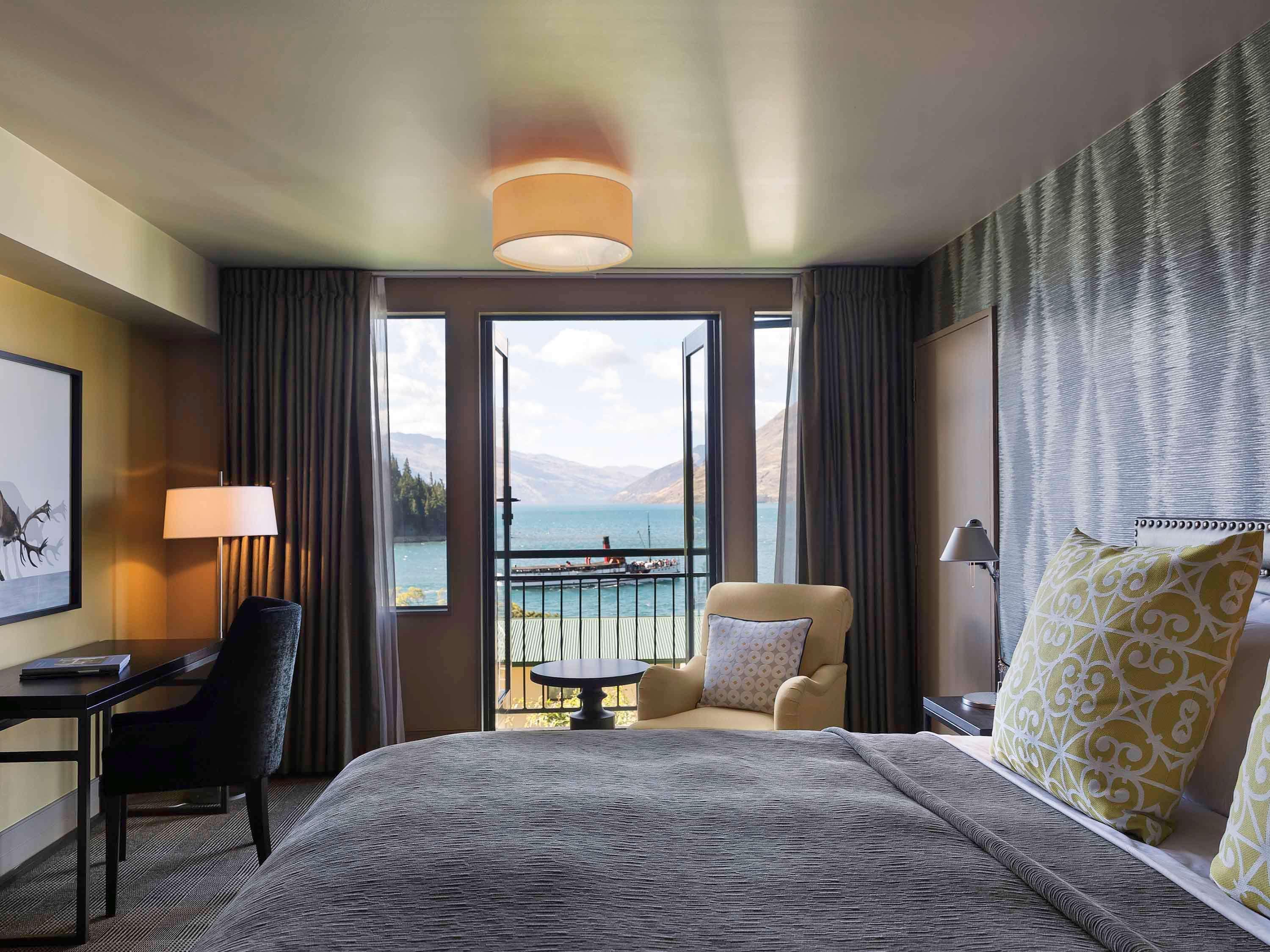 Hotel St Moritz Queenstown - Mgallery By Sofitel Extérieur photo A room at The Landing Resort and Spa