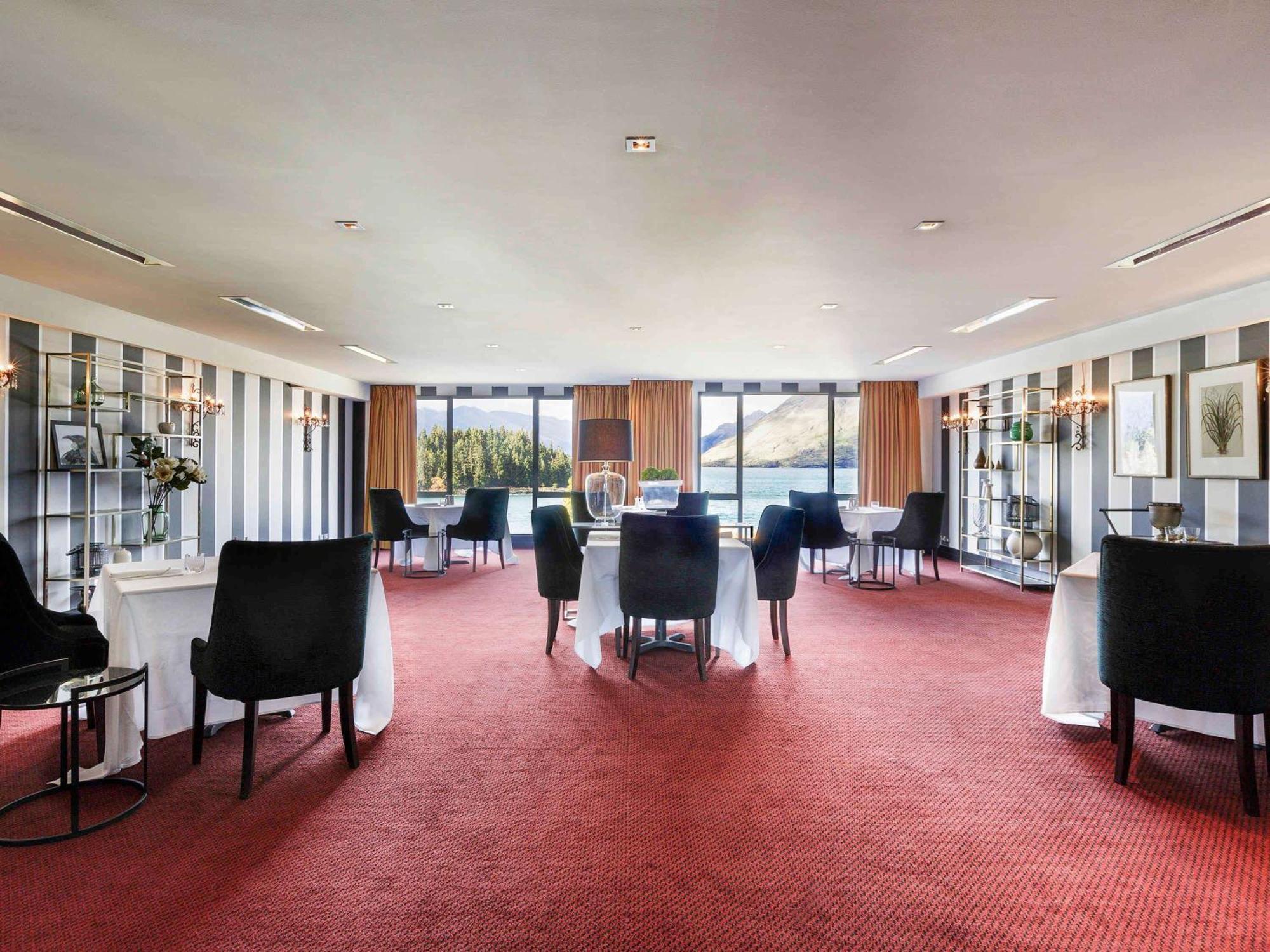 Hotel St Moritz Queenstown - Mgallery By Sofitel Extérieur photo The Club Lounge at the airport