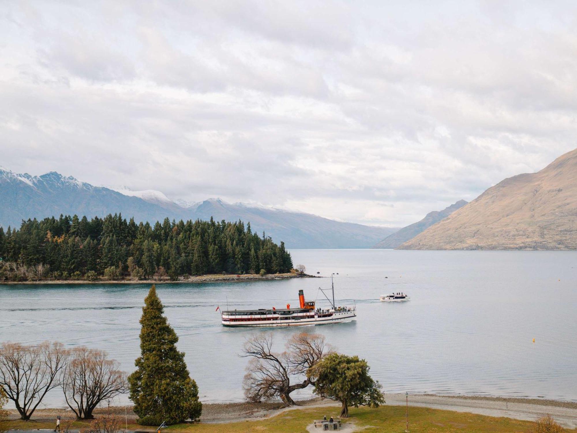 Hotel St Moritz Queenstown - Mgallery By Sofitel Extérieur photo The ferry on Lake Te Anau