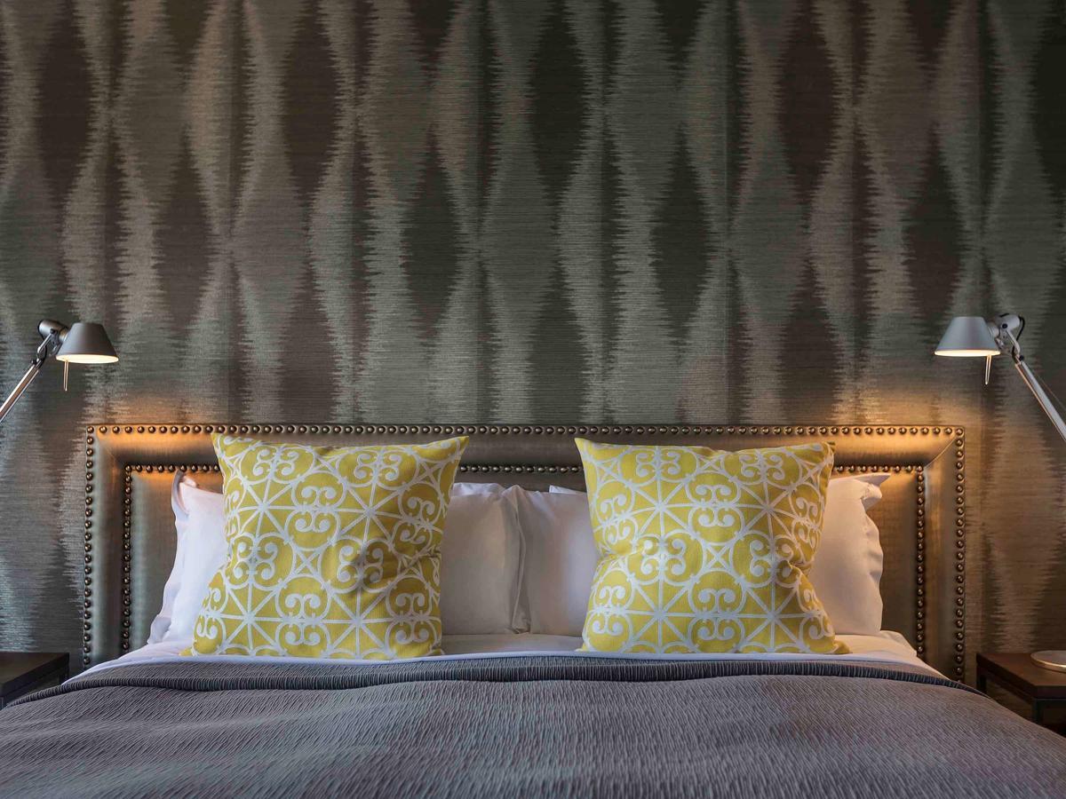 Hotel St Moritz Queenstown - Mgallery By Sofitel Extérieur photo A bed with a headboard